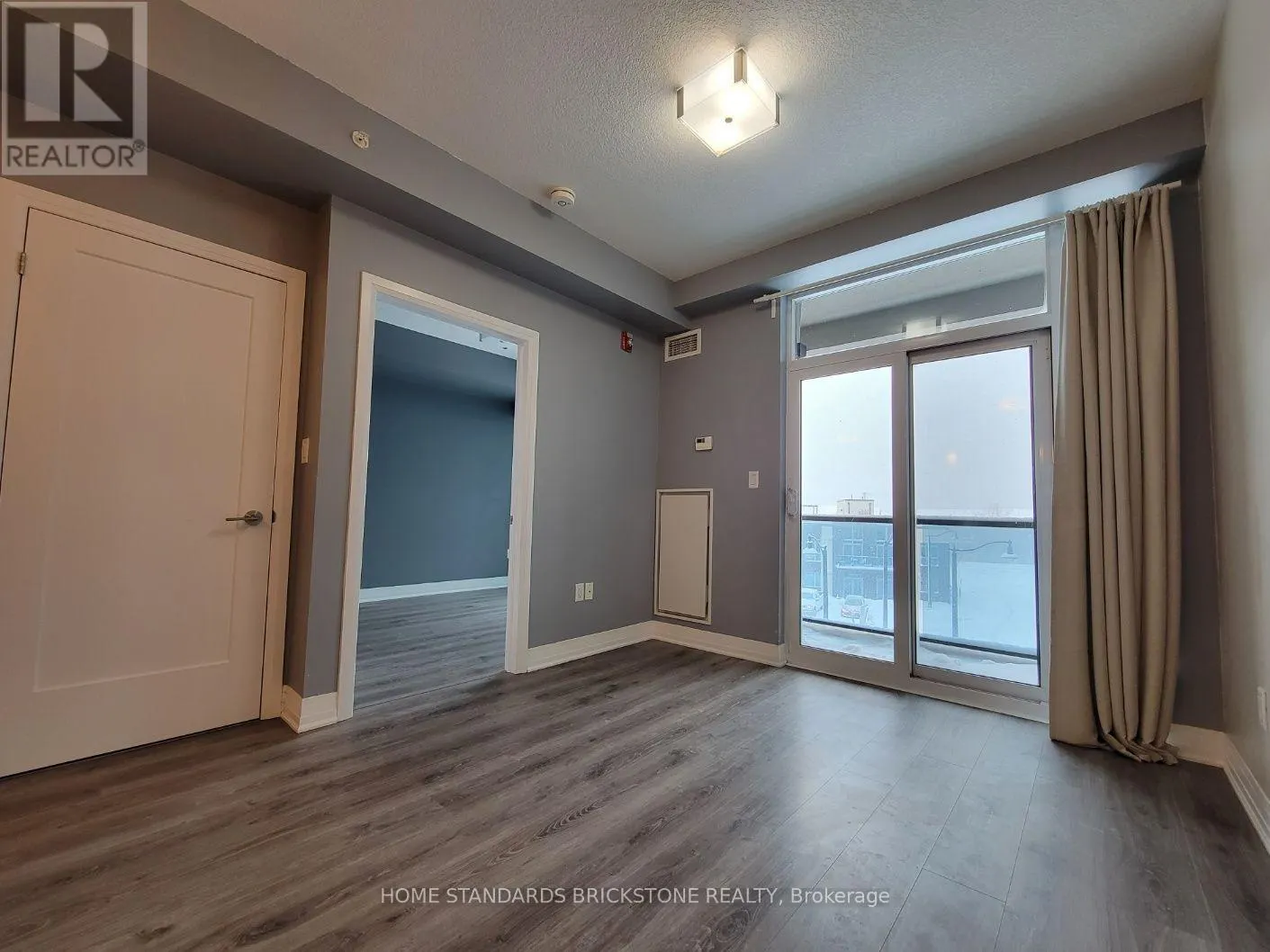 323 - 10 CONCORD PLACE