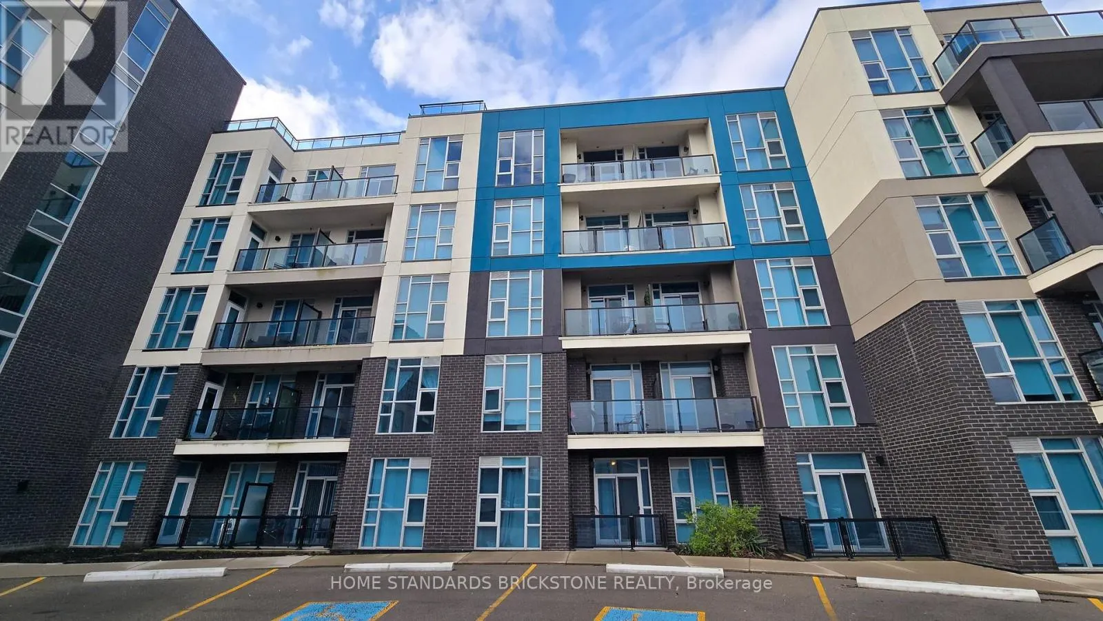 323 - 10 CONCORD PLACE
