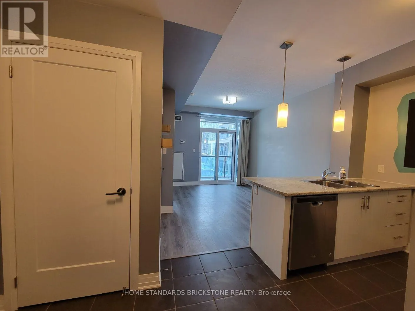 323 - 10 CONCORD PLACE