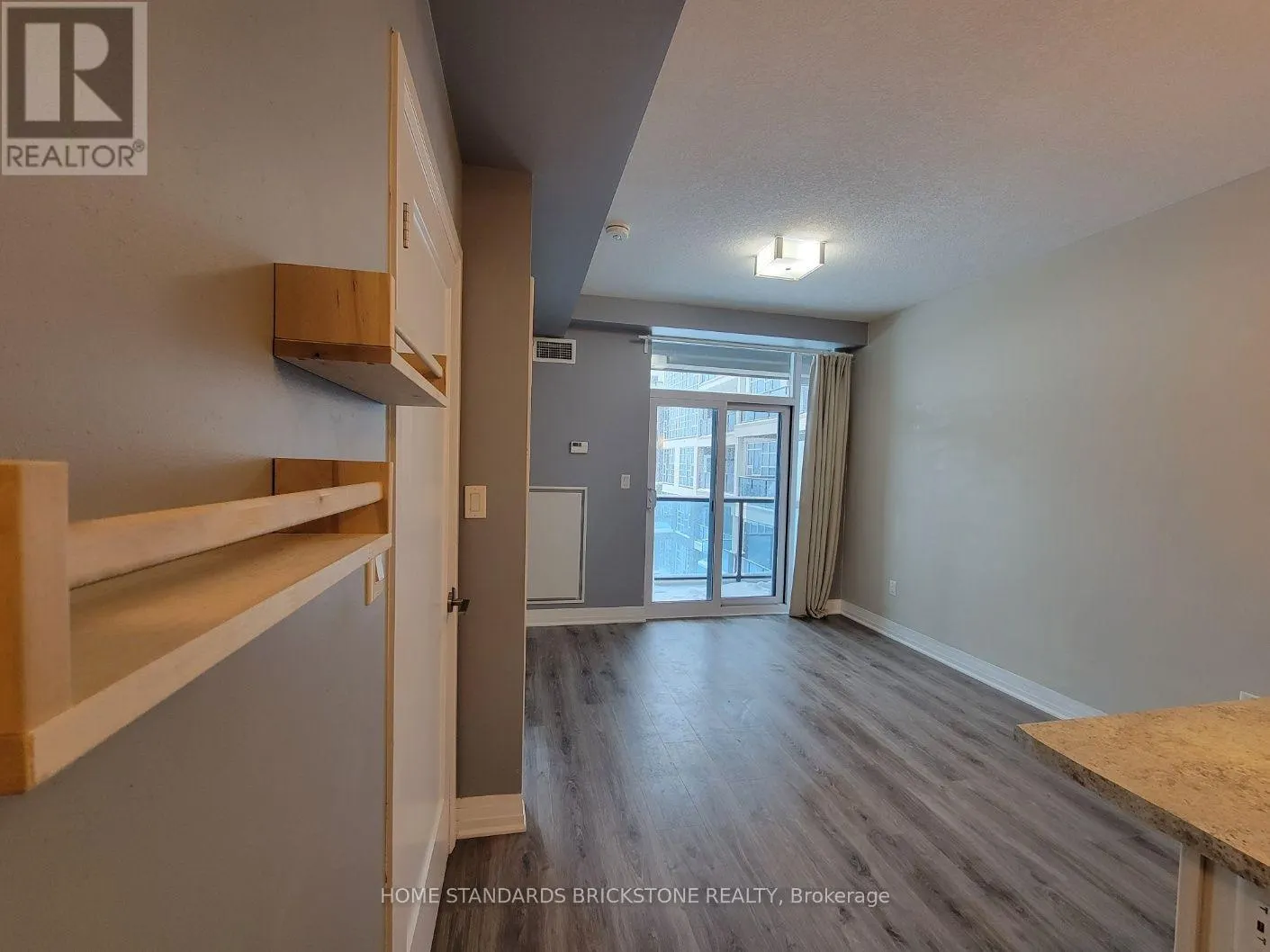 323 - 10 CONCORD PLACE