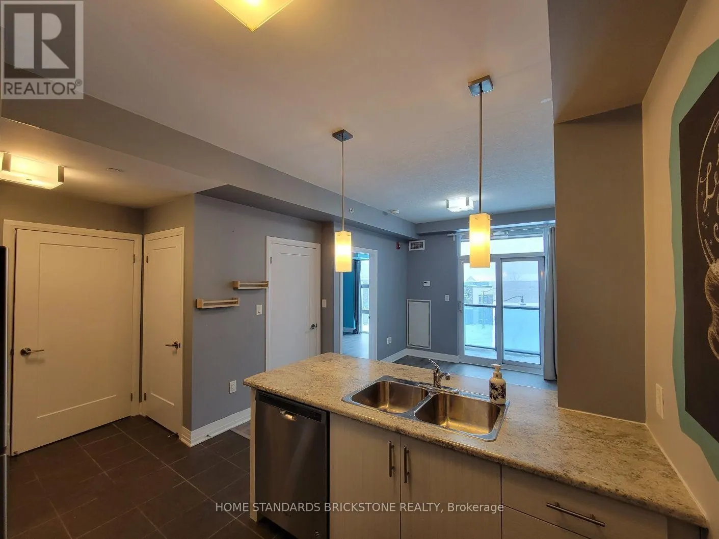 323 - 10 CONCORD PLACE