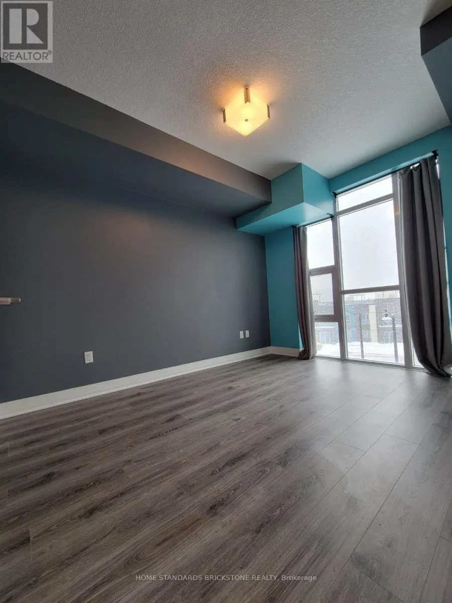 323 - 10 CONCORD PLACE
