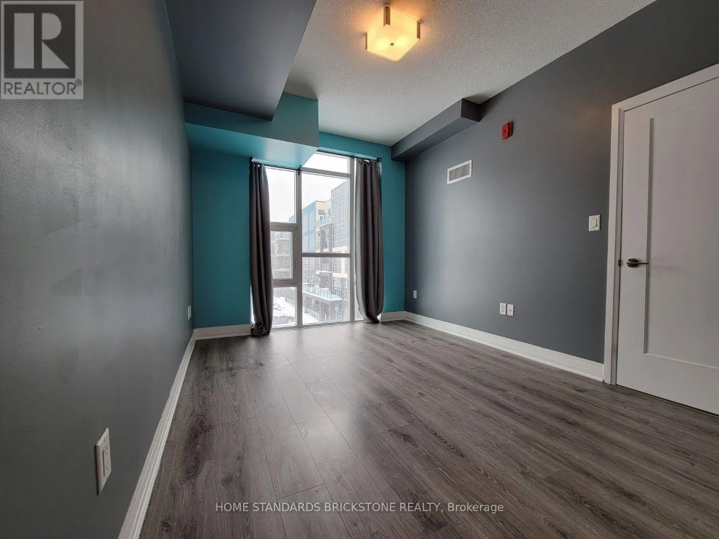 323 - 10 CONCORD PLACE