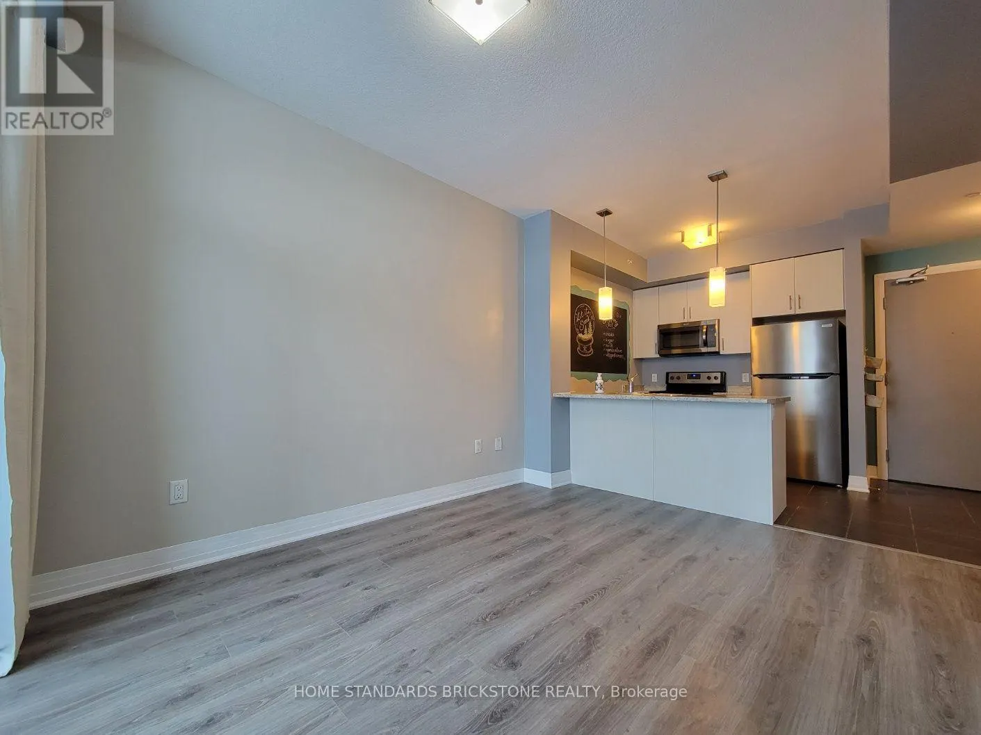 323 - 10 CONCORD PLACE