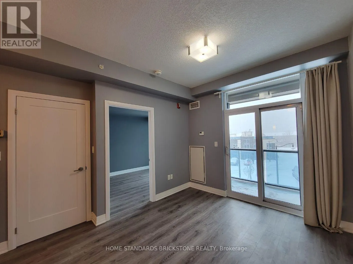 323 - 10 CONCORD PLACE