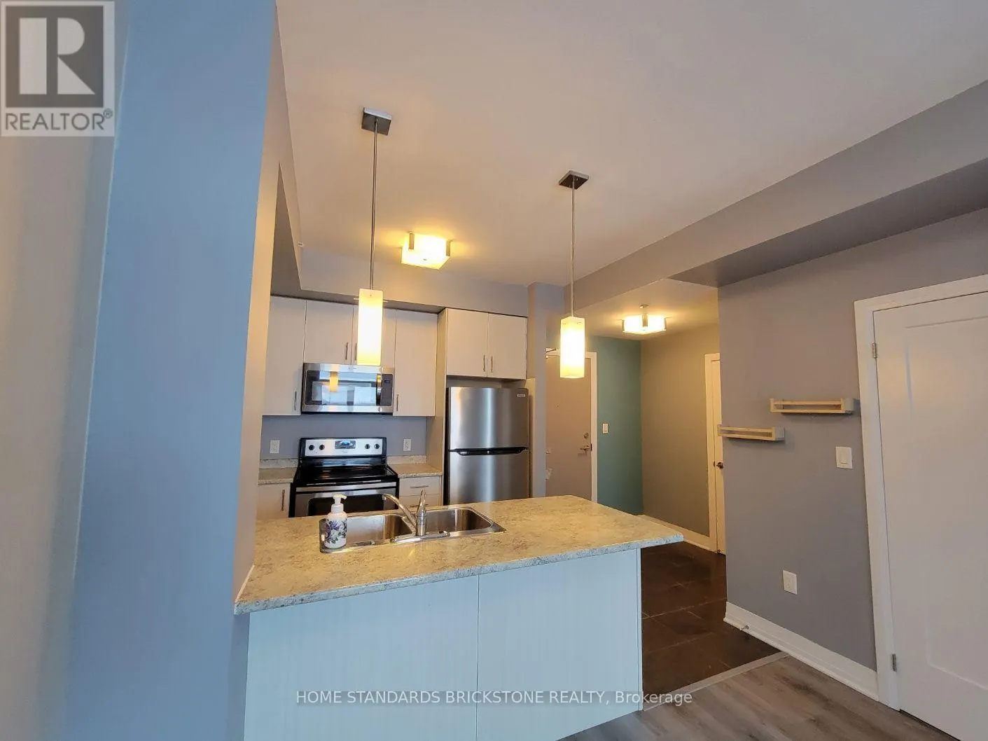 323 - 10 CONCORD PLACE