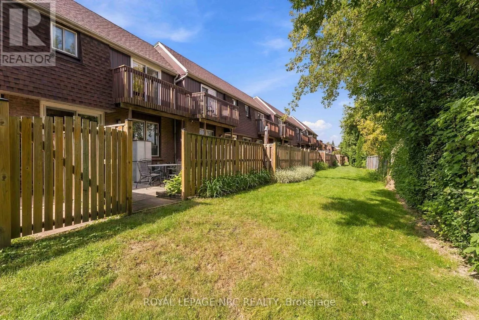 43 - 122 LAKESHORE ROAD #43