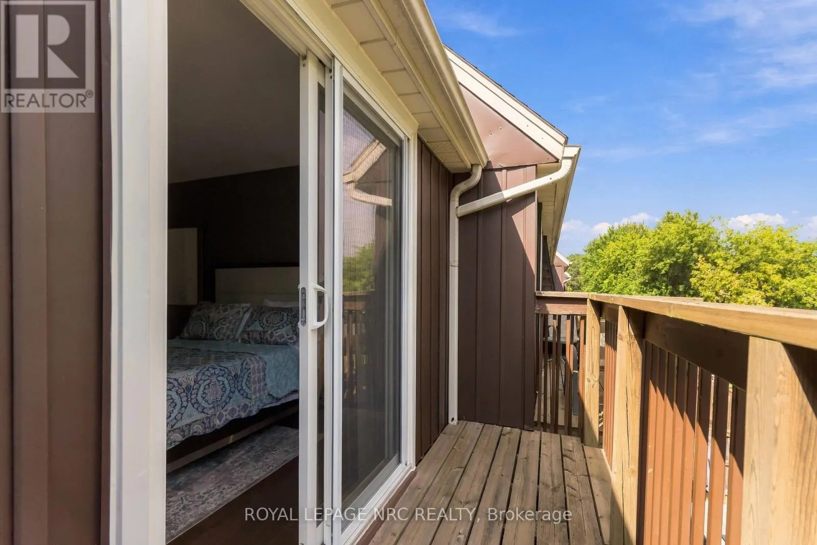 43 - 122 LAKESHORE ROAD #43