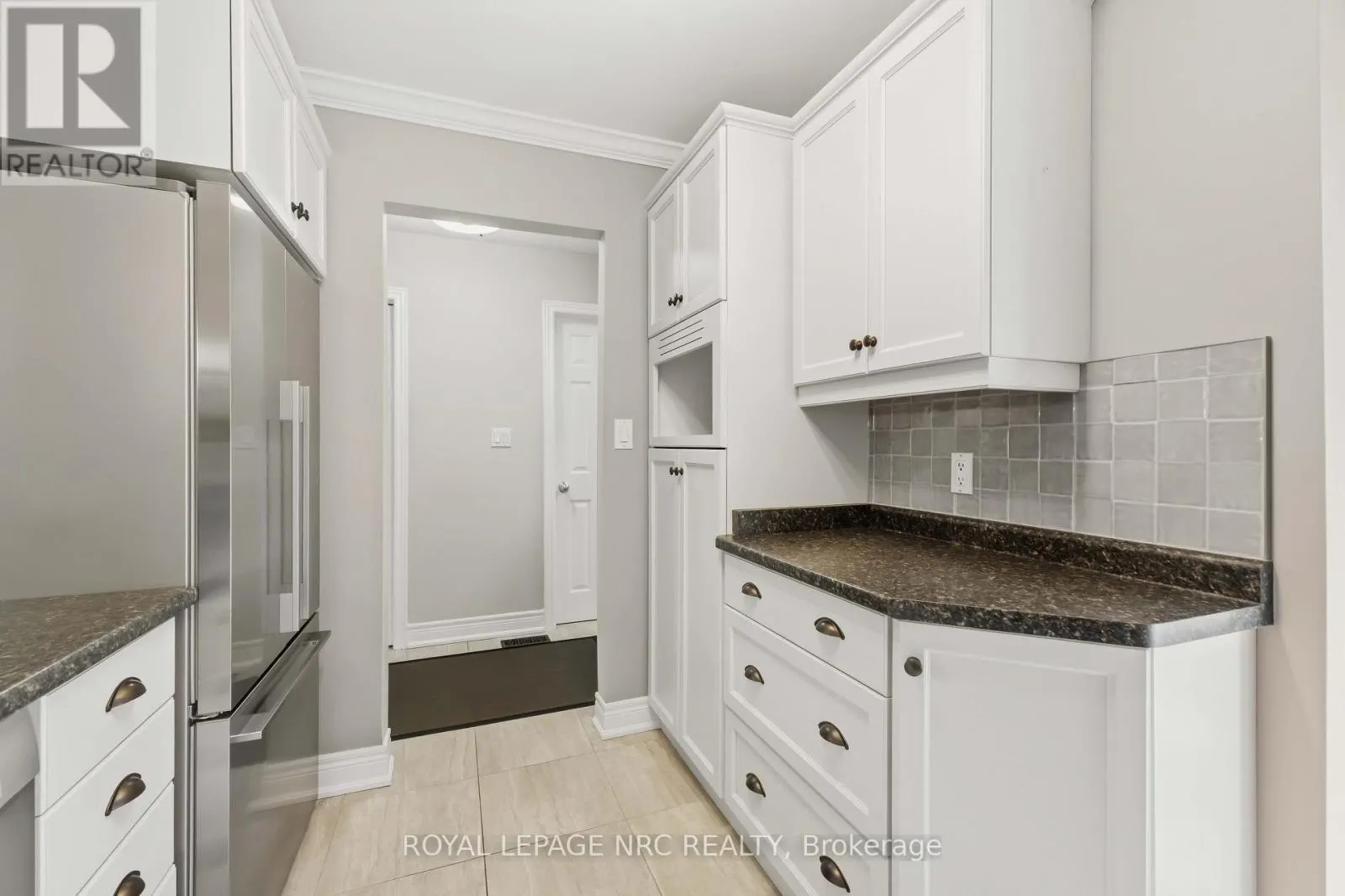 43 - 122 LAKESHORE ROAD #43