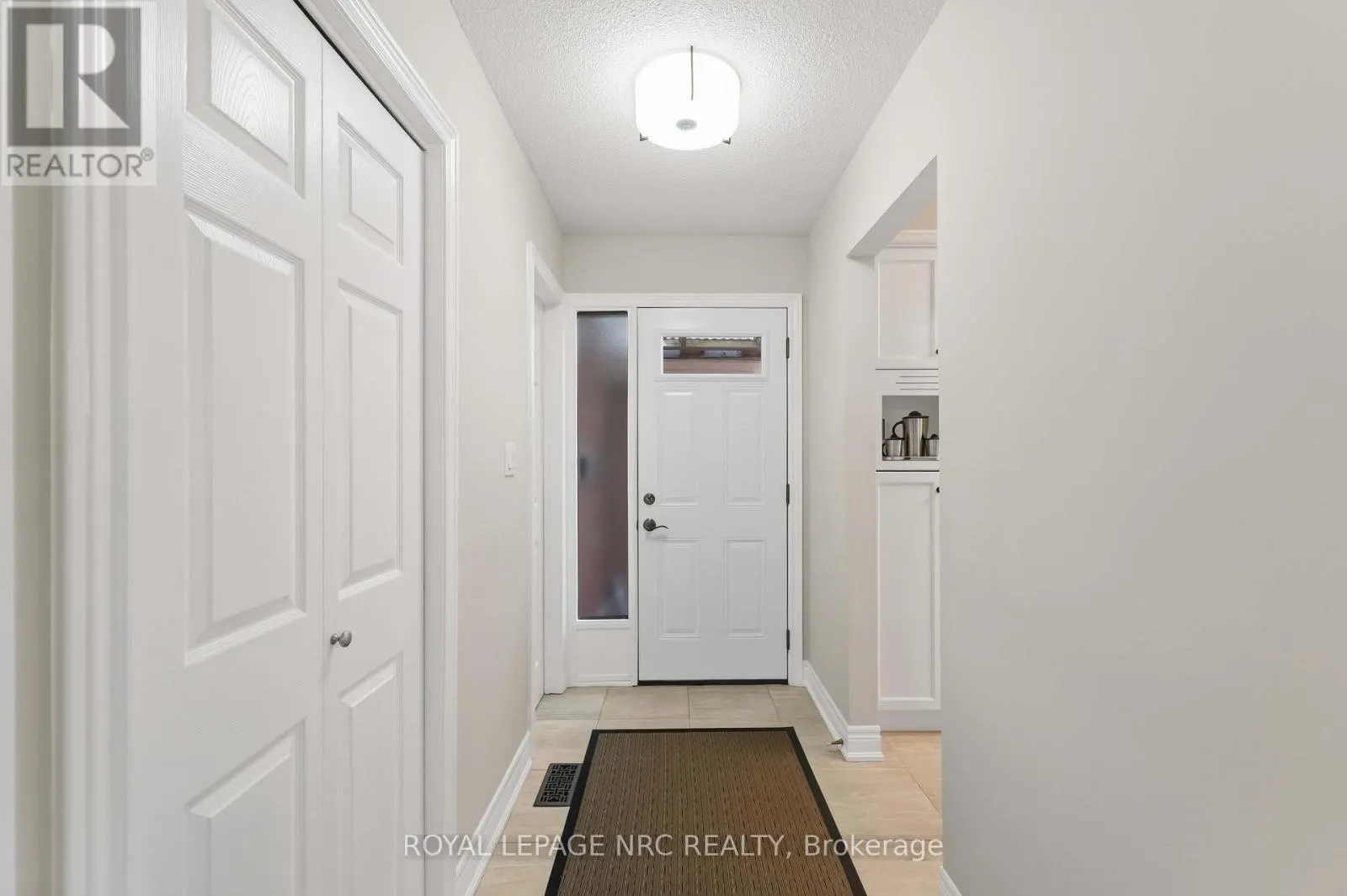 43 - 122 LAKESHORE ROAD #43