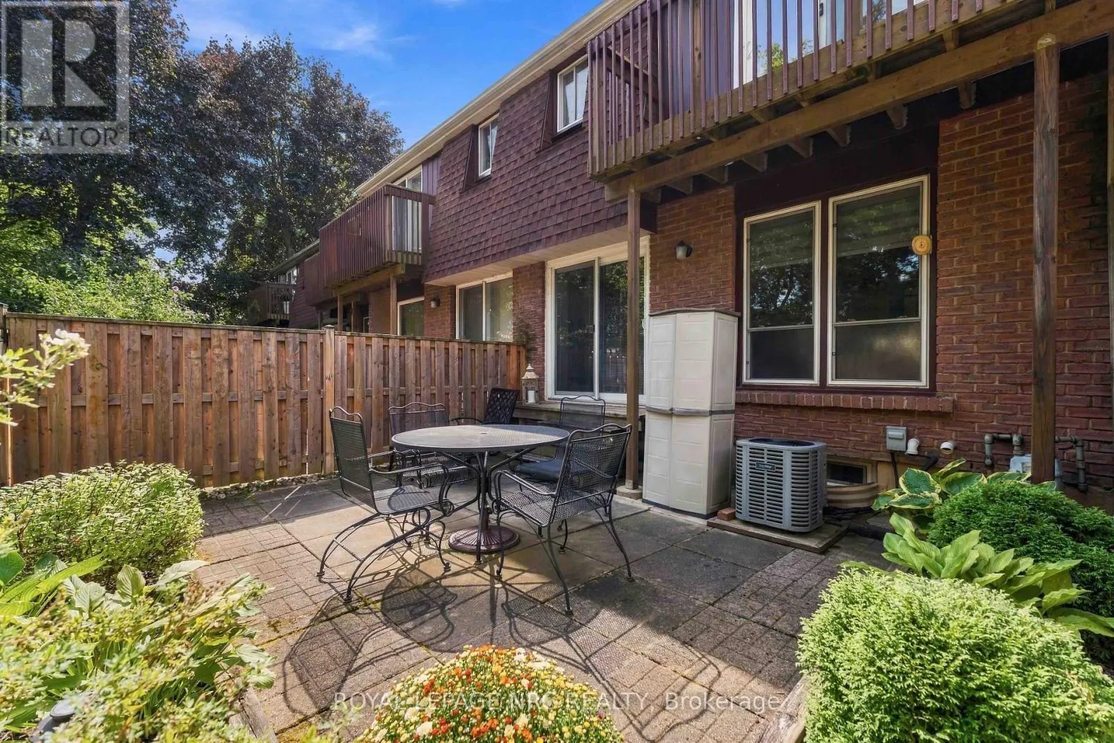 43 - 122 LAKESHORE ROAD #43