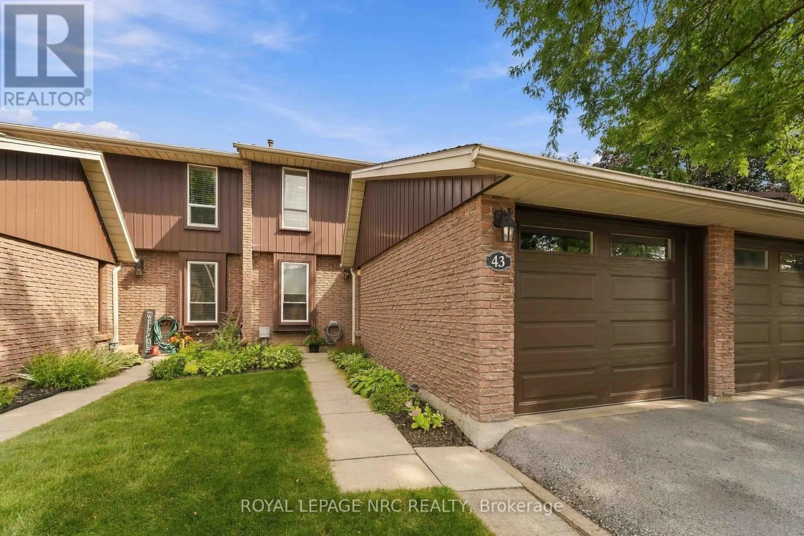 43 - 122 LAKESHORE ROAD #43