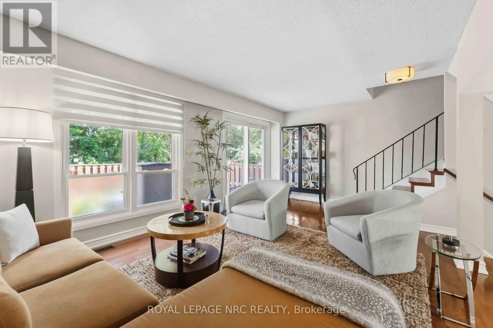 43 - 122 LAKESHORE ROAD #43