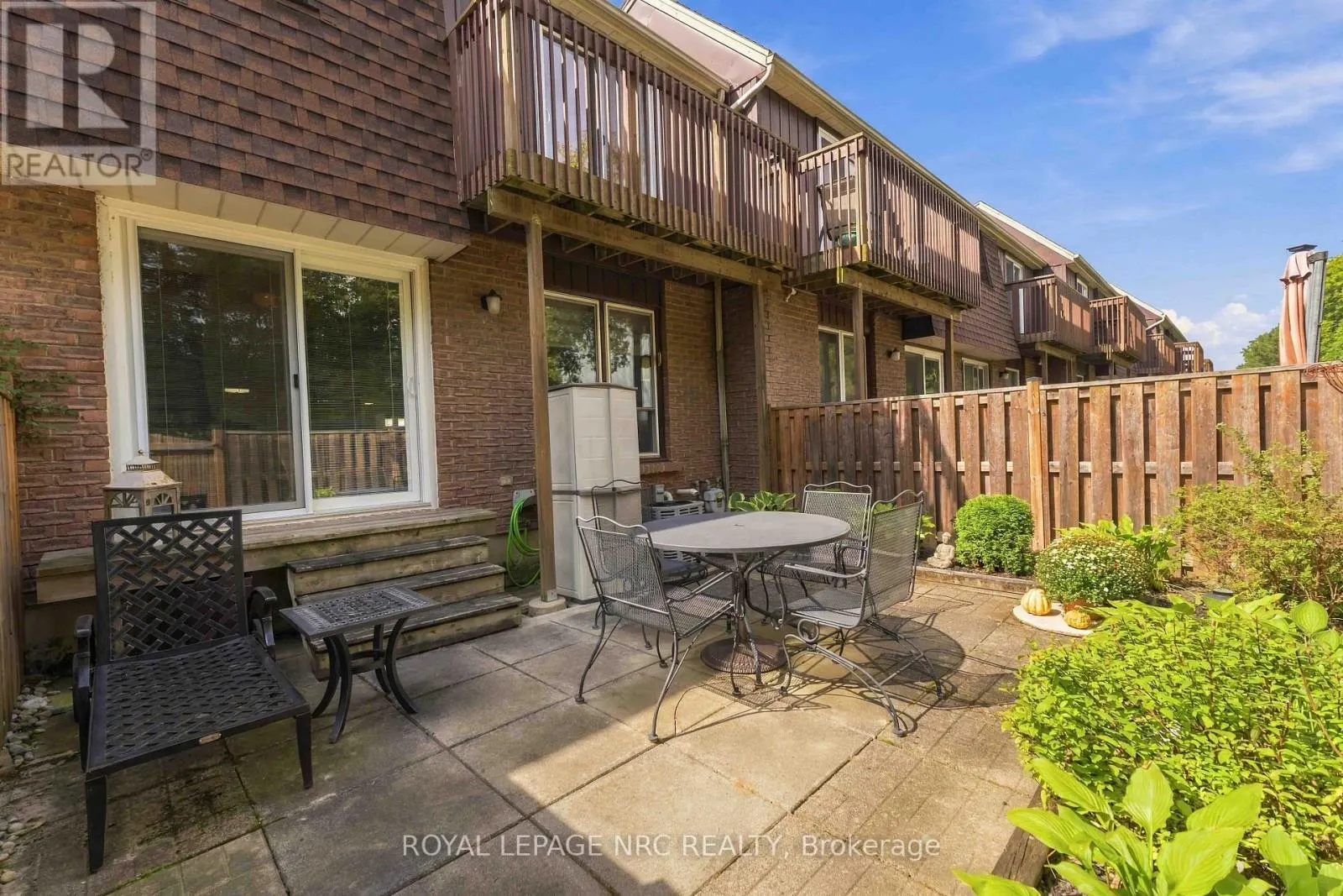 43 - 122 LAKESHORE ROAD #43