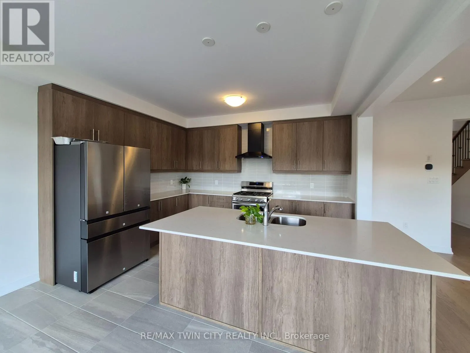 578 TELFER STREET