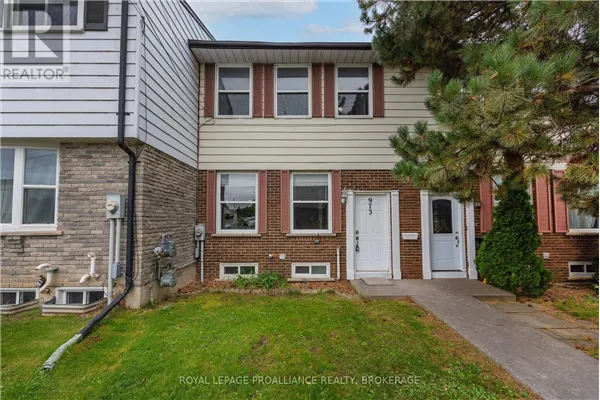 61 - 973 OAKVIEW AVENUE #61