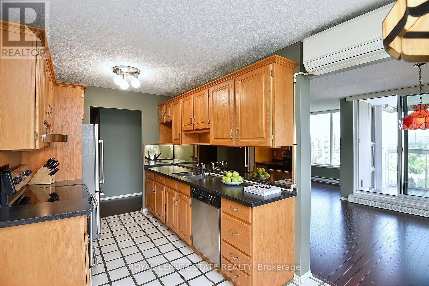 2007 - 75 QUEEN STREET N