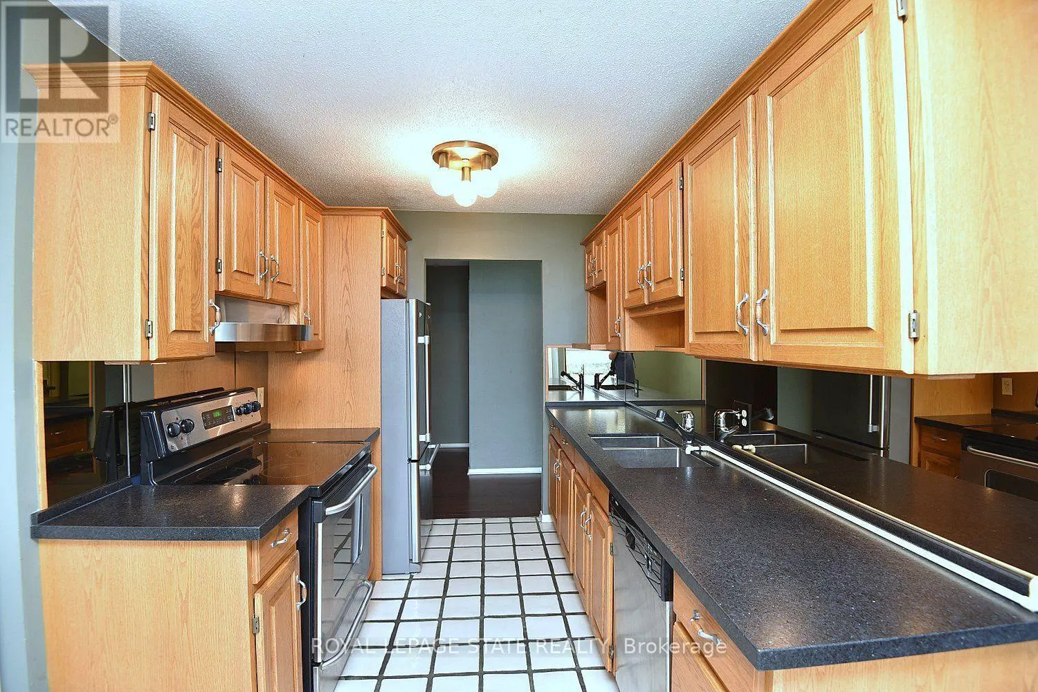 2007 - 75 QUEEN STREET N