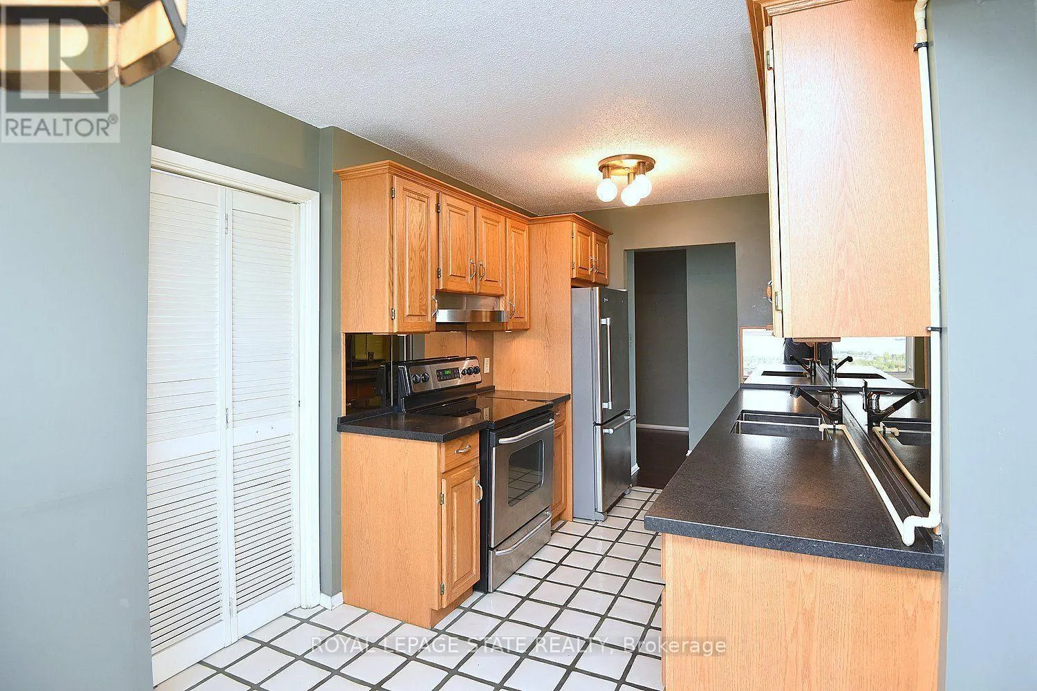 2007 - 75 QUEEN STREET N