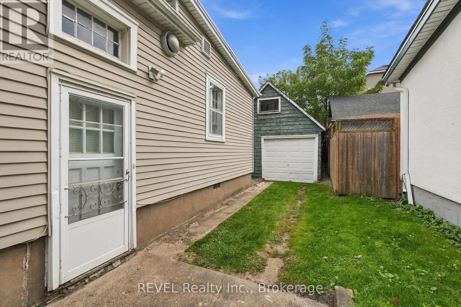 132 HELLEMS AVENUE