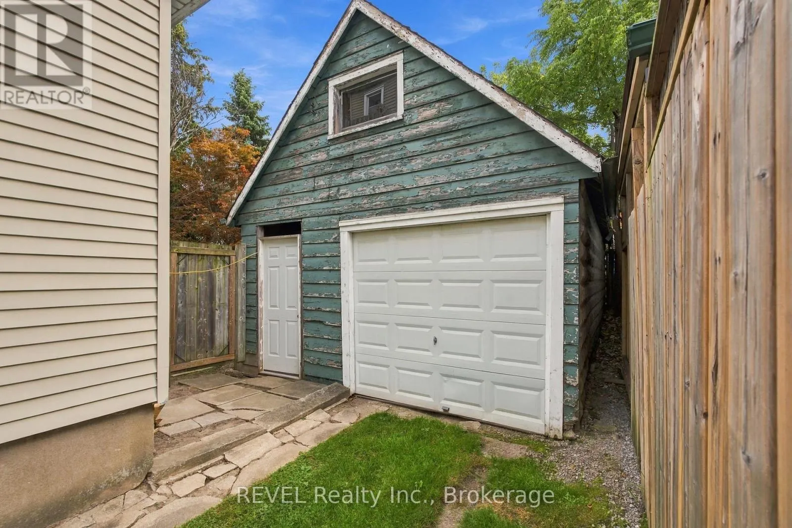 132 HELLEMS AVENUE