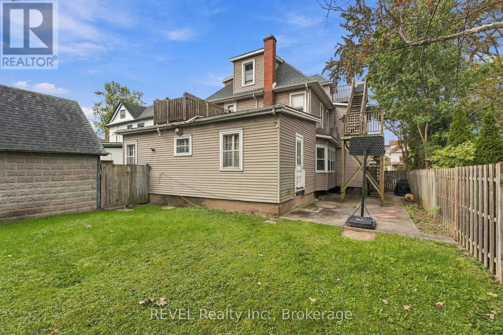 132 HELLEMS AVENUE