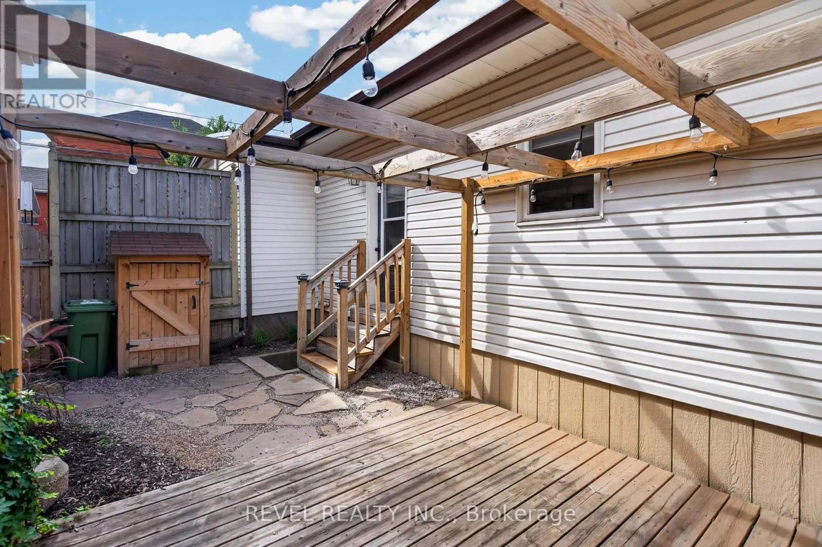 30 RAY STREET N