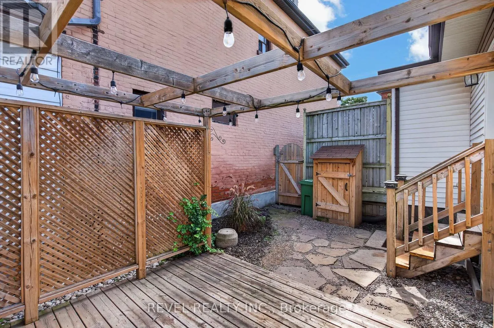 30 RAY STREET N