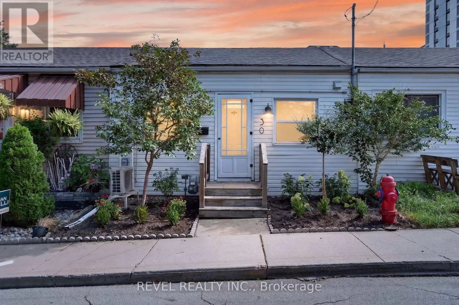 30 RAY STREET N