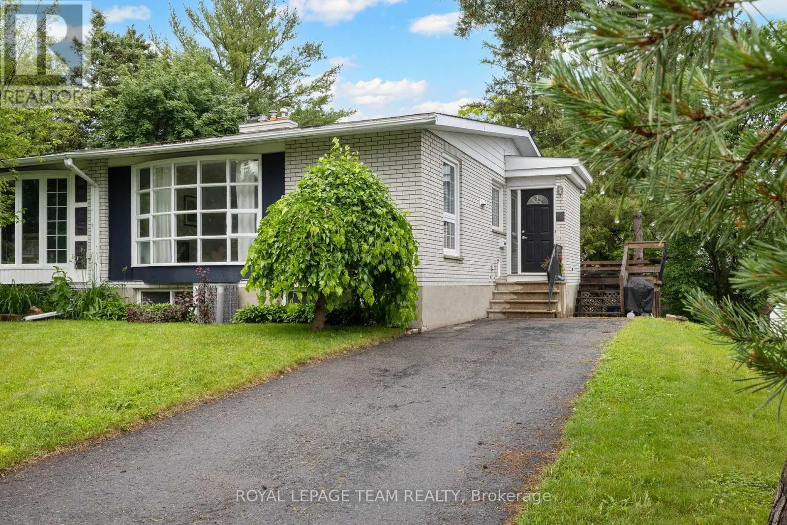 40 WOODMOUNT CRESCENT