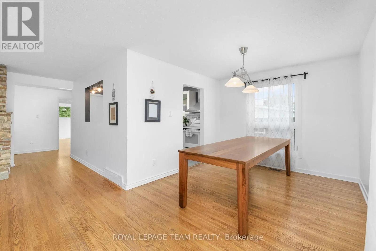 40 WOODMOUNT CRESCENT