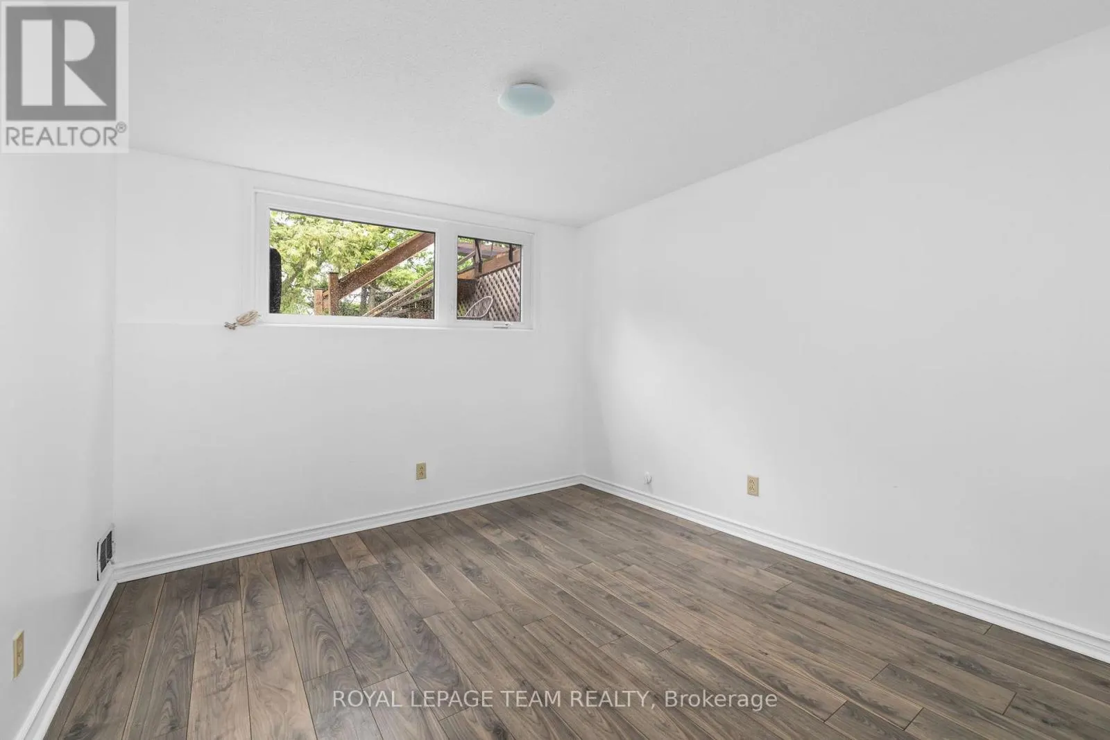 40 WOODMOUNT CRESCENT