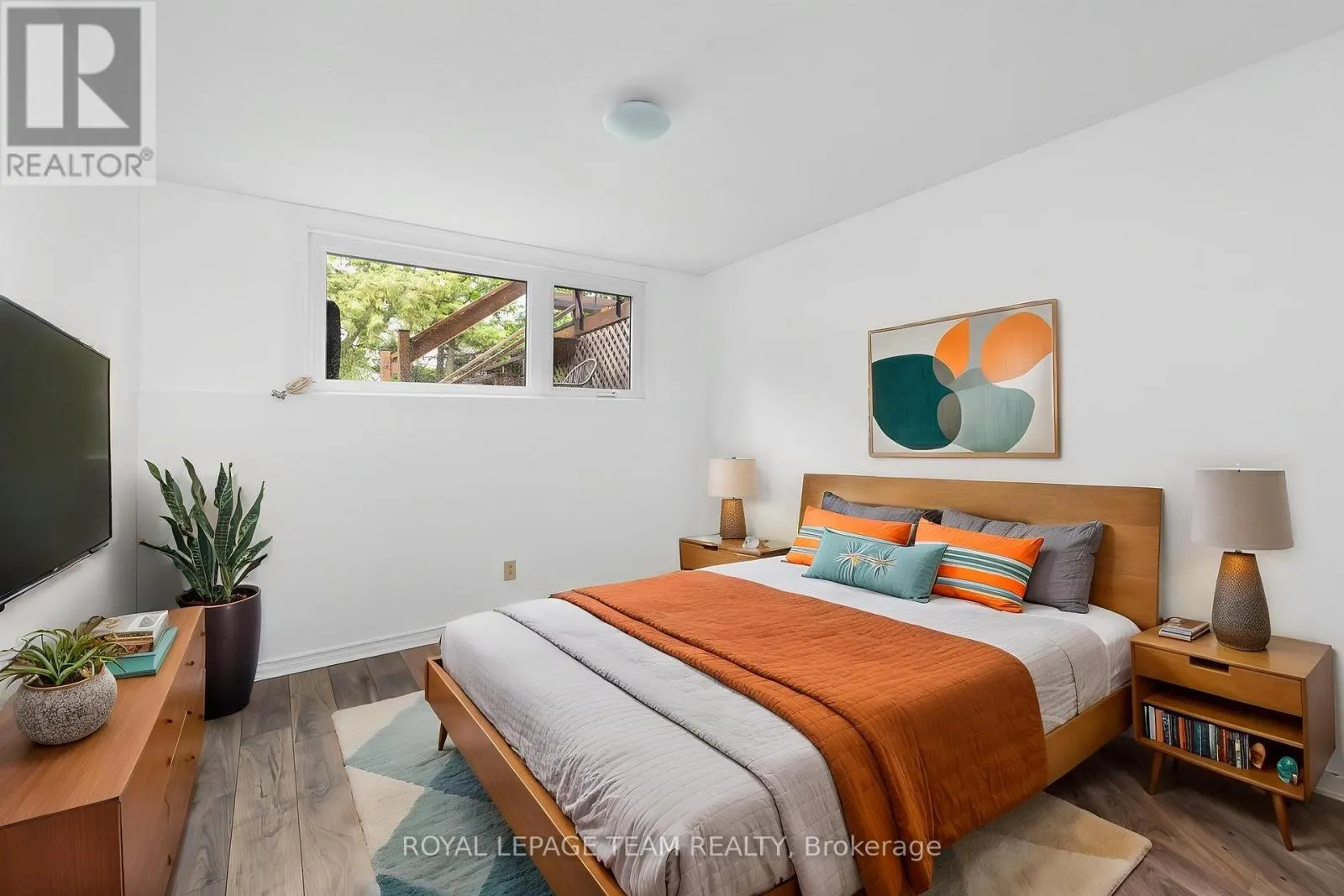 40 WOODMOUNT CRESCENT