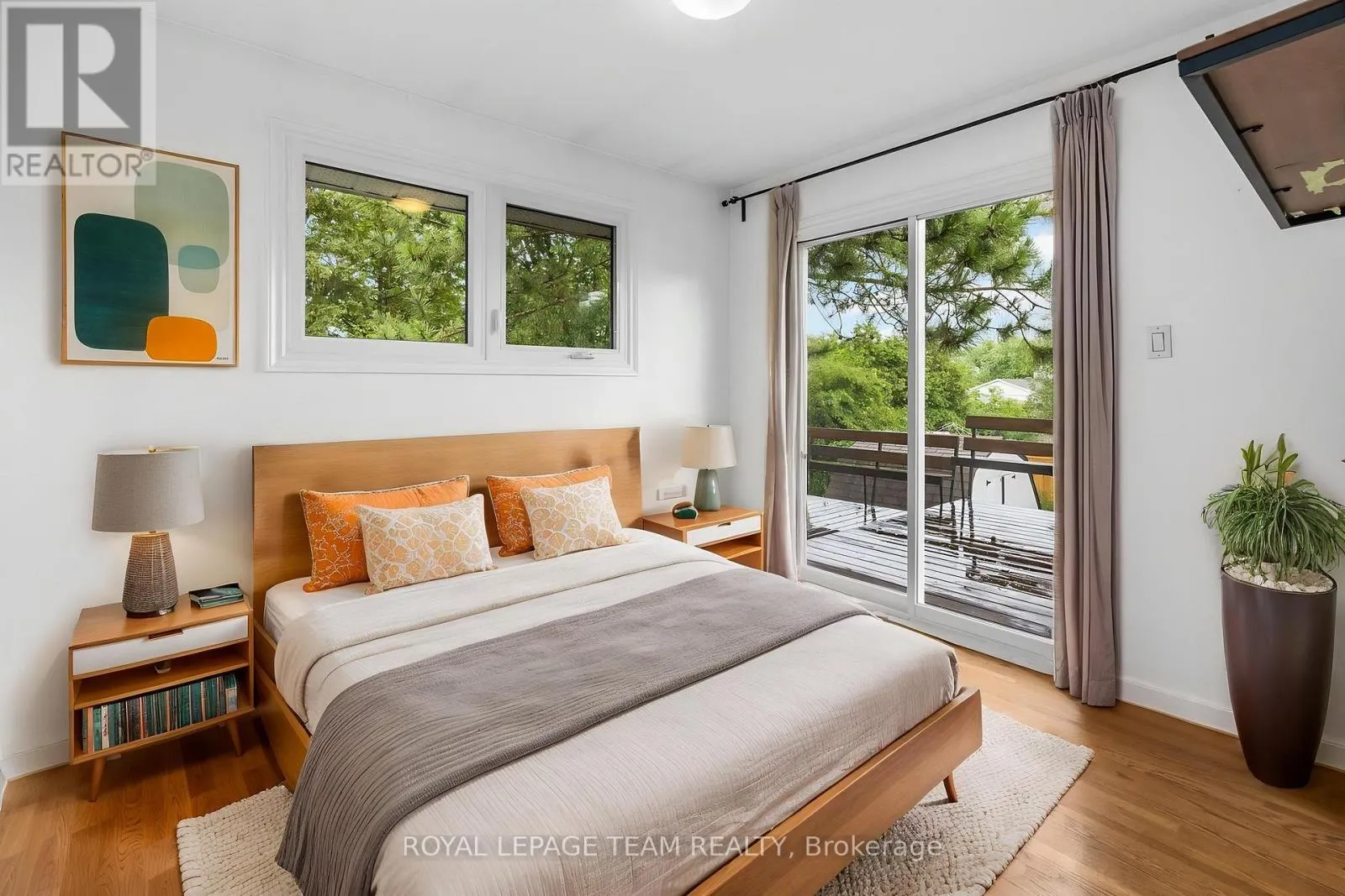 40 WOODMOUNT CRESCENT