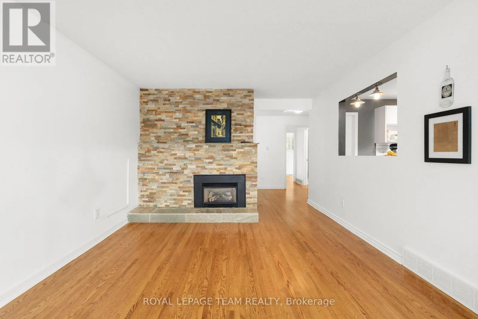 40 WOODMOUNT CRESCENT