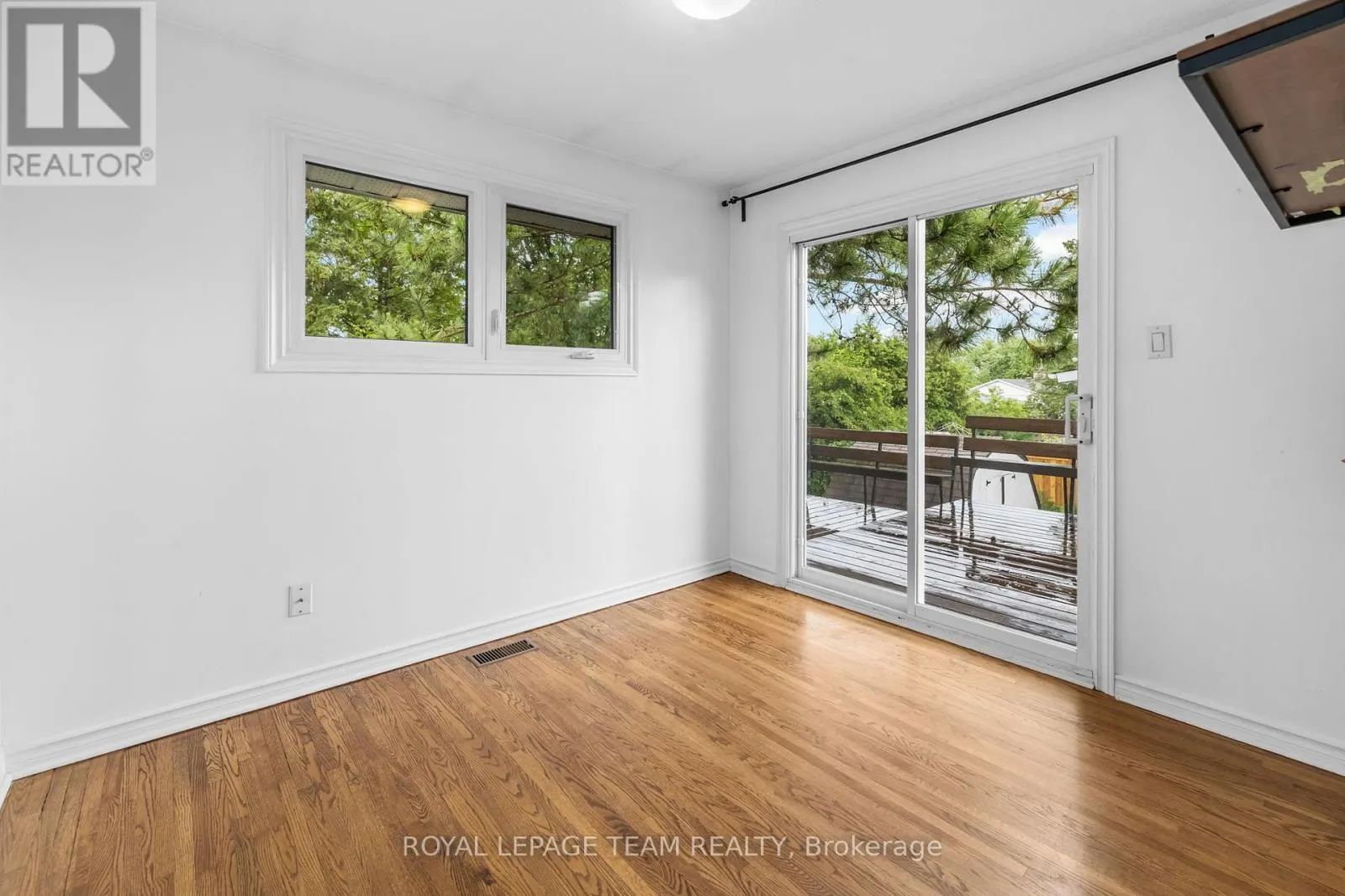 40 WOODMOUNT CRESCENT
