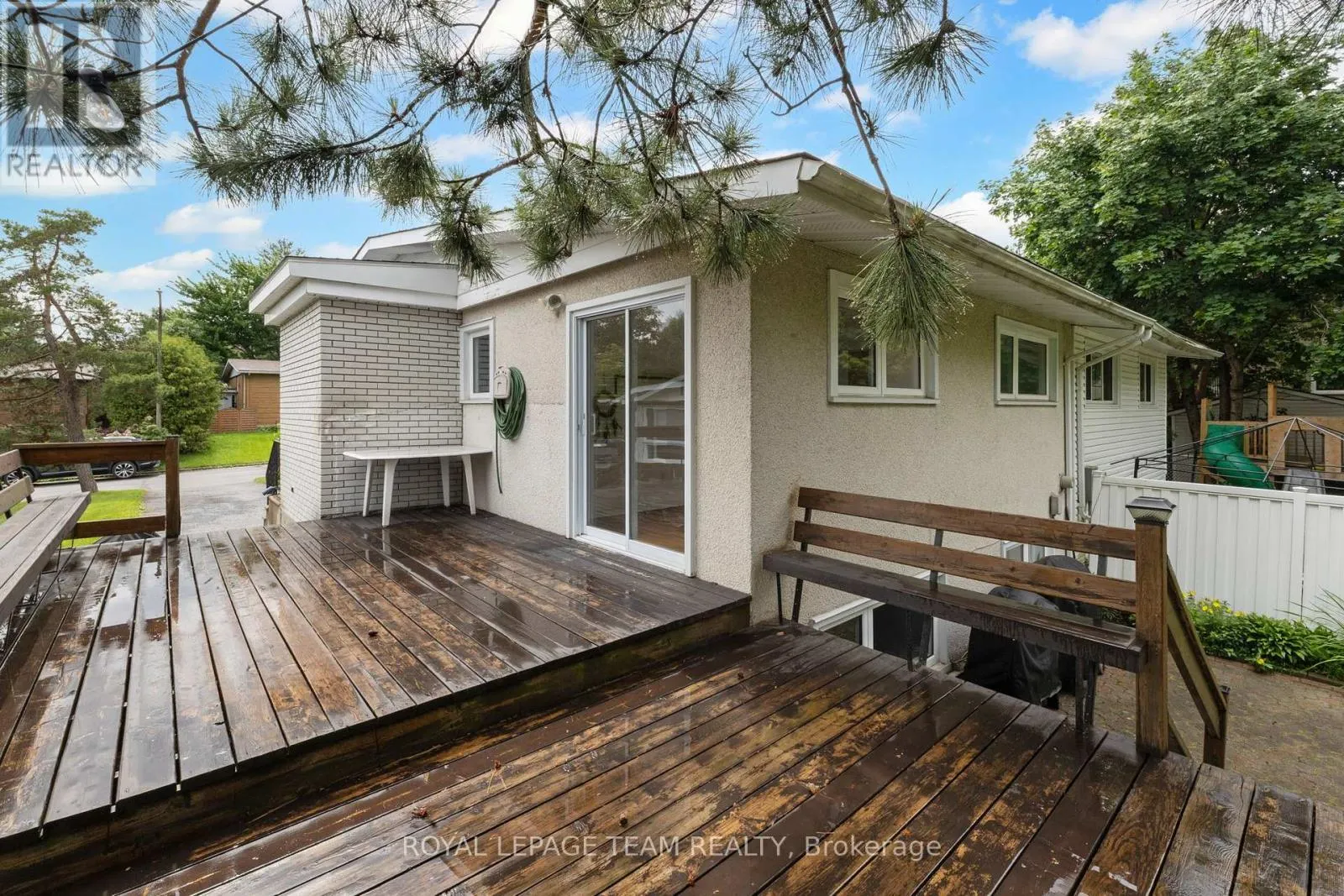 40 WOODMOUNT CRESCENT