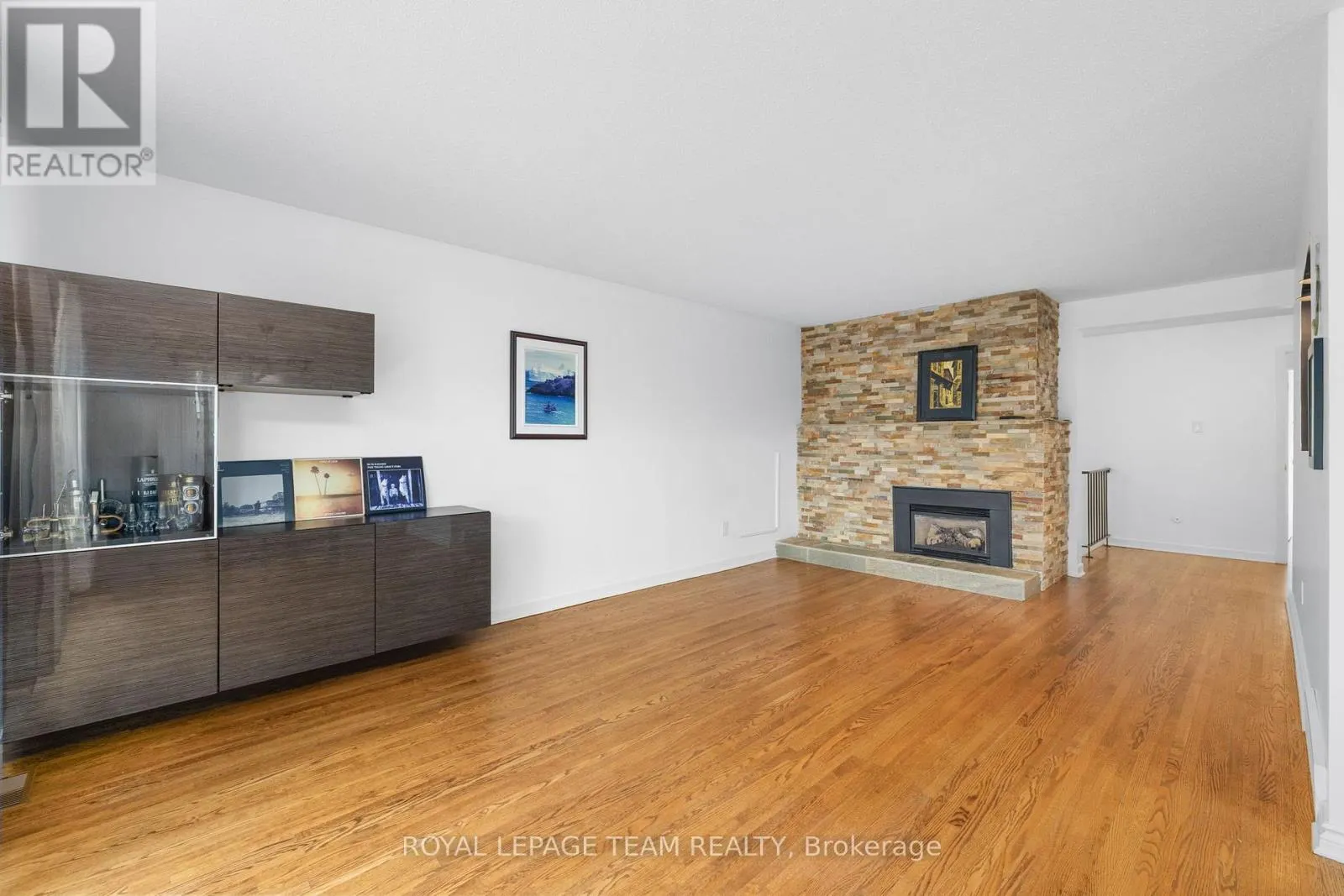 40 WOODMOUNT CRESCENT