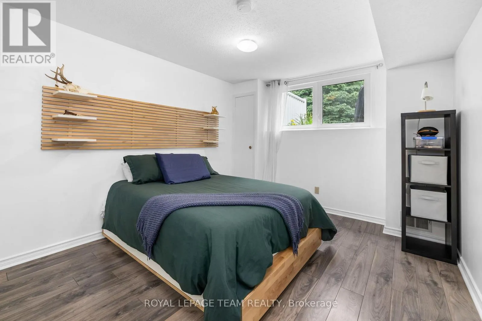 40 WOODMOUNT CRESCENT