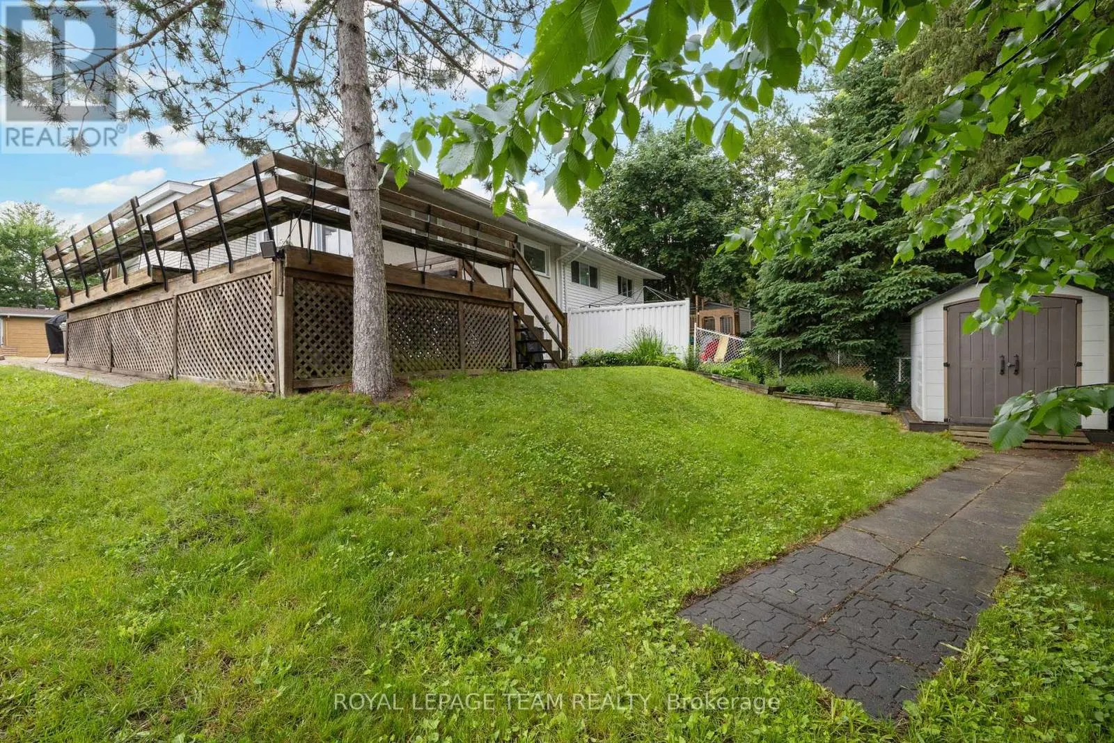 40 WOODMOUNT CRESCENT