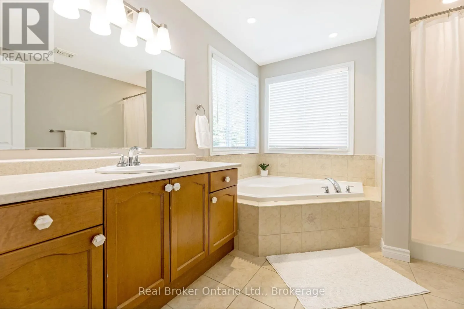 22 ATTO DRIVE
