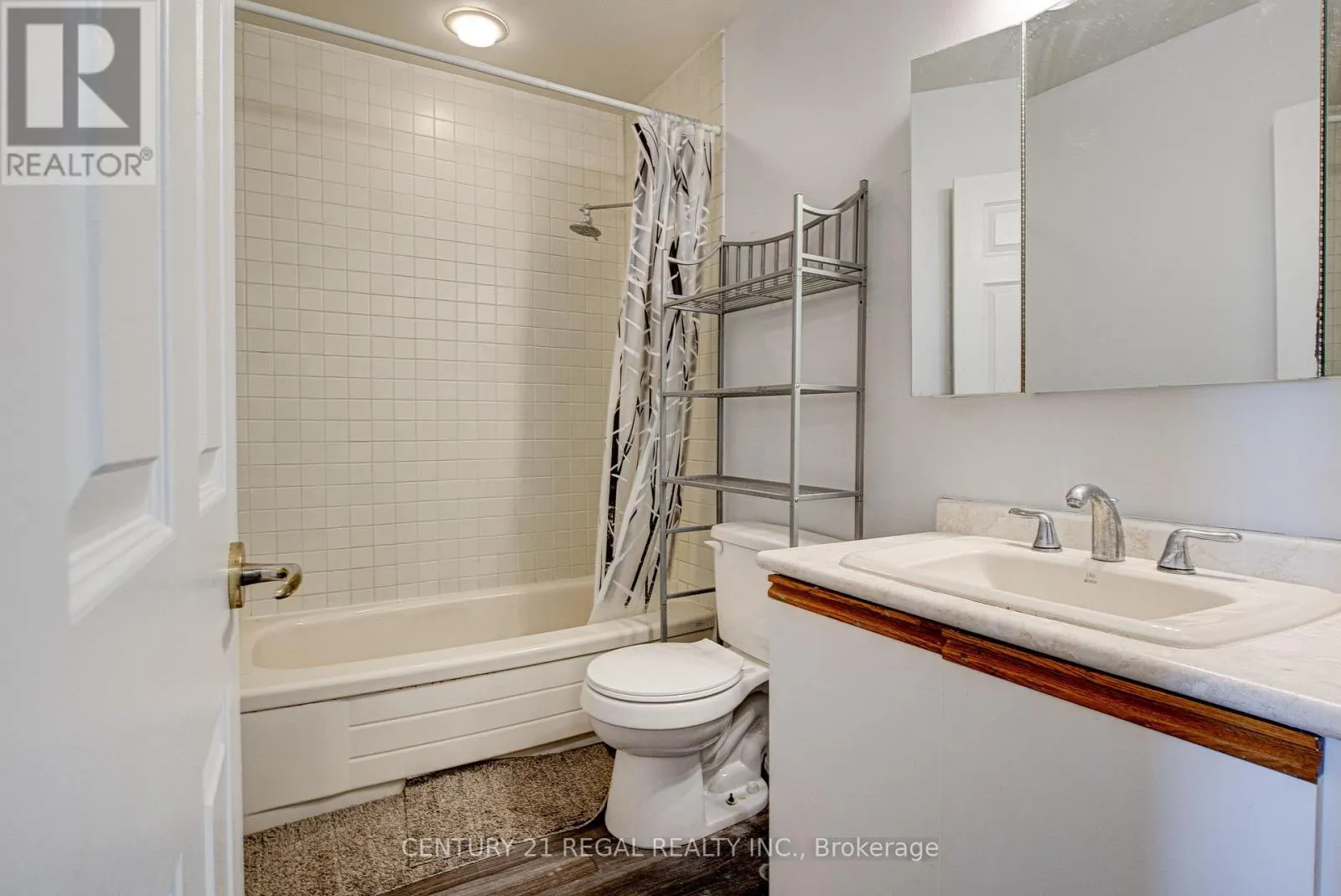 15 - 310 CHRISTOPHER DRIVE