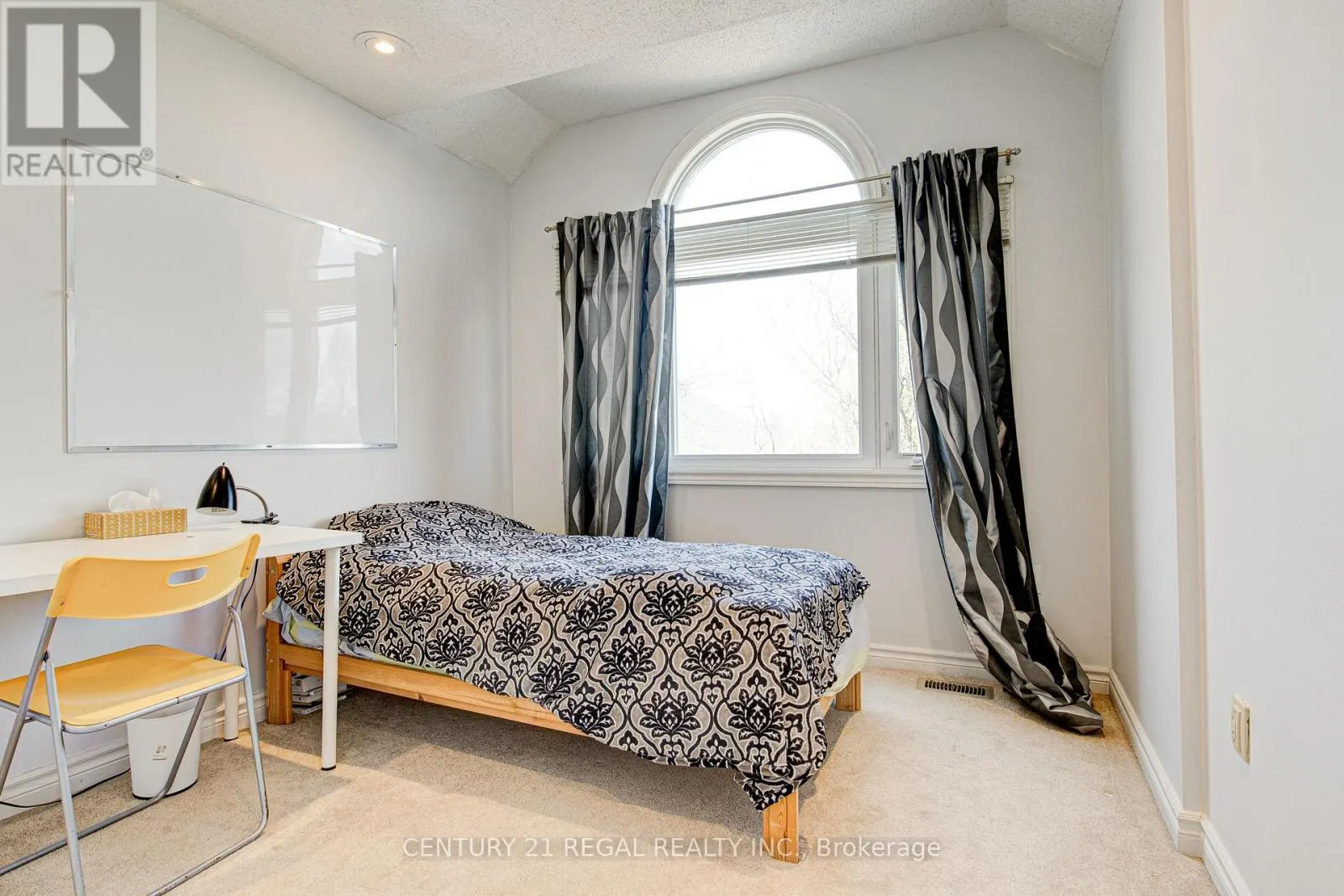 15 - 310 CHRISTOPHER DRIVE