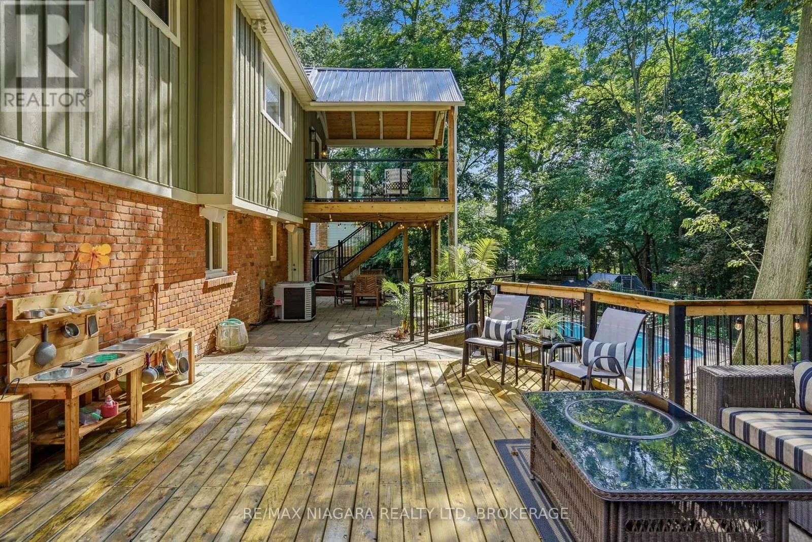 25 BERKHOUT TERRACE