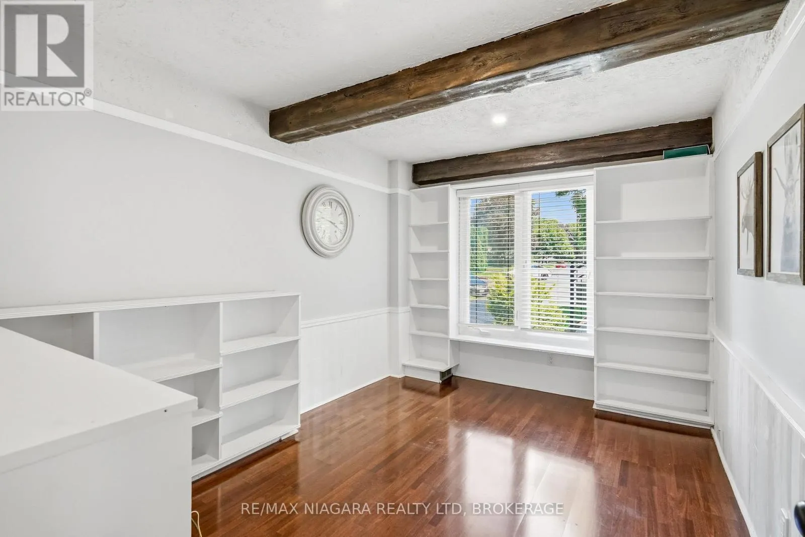 25 BERKHOUT TERRACE