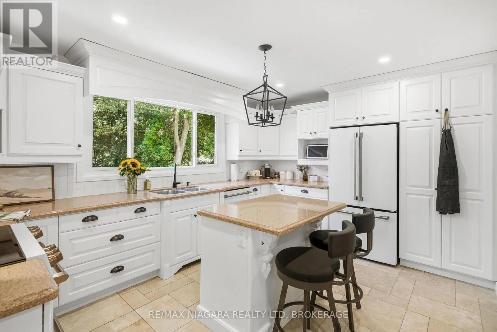 25 BERKHOUT TERRACE