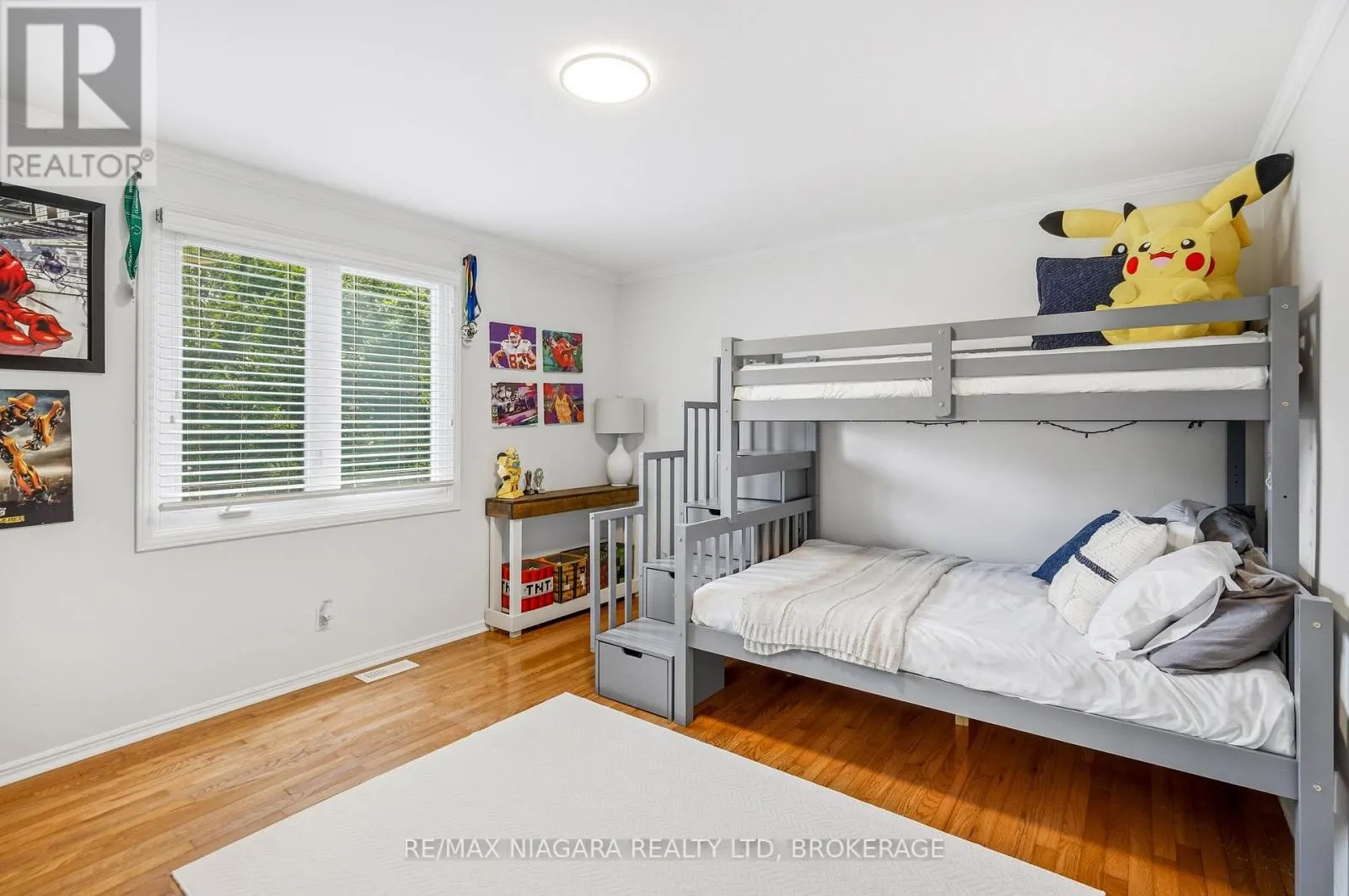 25 BERKHOUT TERRACE