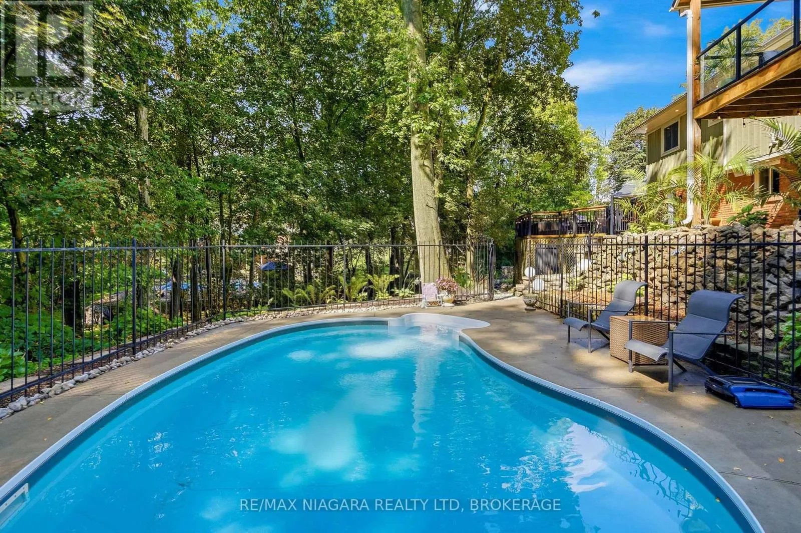 25 BERKHOUT TERRACE