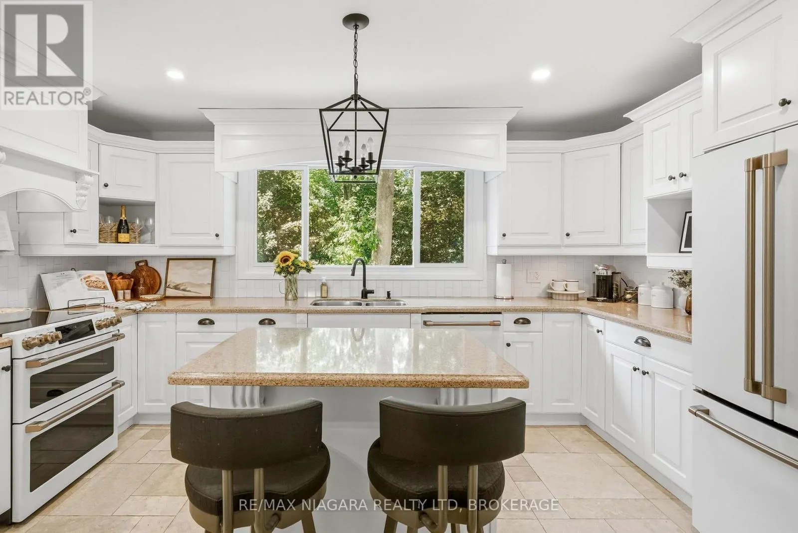 25 BERKHOUT TERRACE