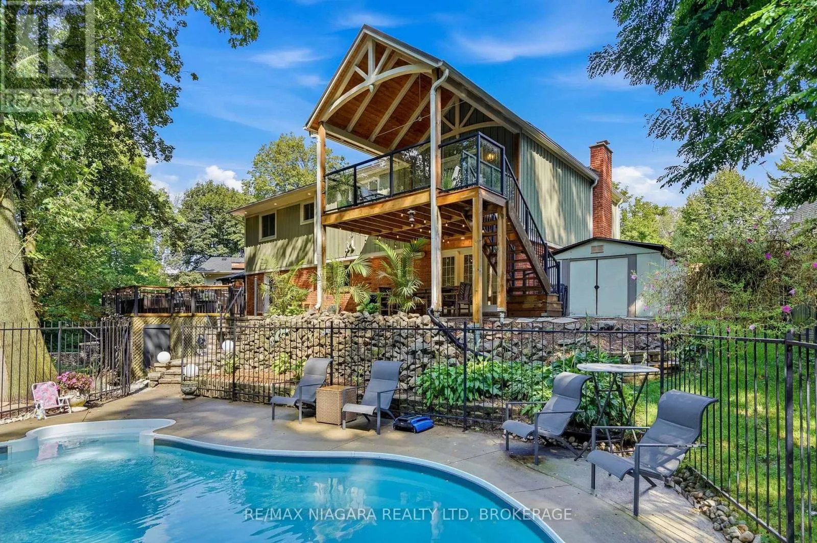 25 BERKHOUT TERRACE